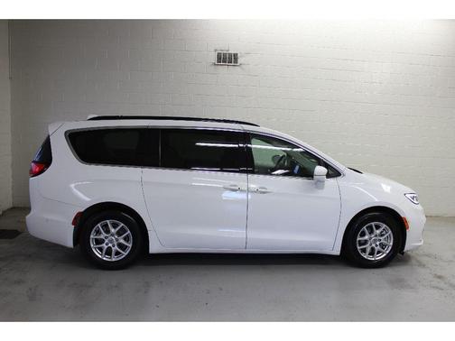 2022 Chrysler Pacifica Touring-L
