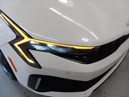 Snow White Pearl 2025 Kia K5 LXS