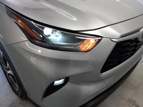 Celestial Silver Metallic 2021 Toyota Highlander XLE