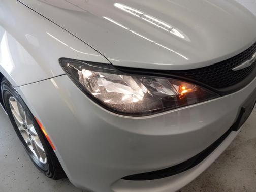 Silver Mist Clearcoat 2023 Chrysler Voyager LX