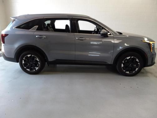 Everlasting Silver 2024 Kia Sorento S