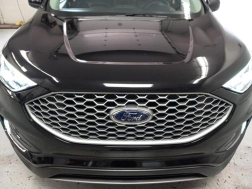 Agate Black Metallic 2023 Ford Edge SEL