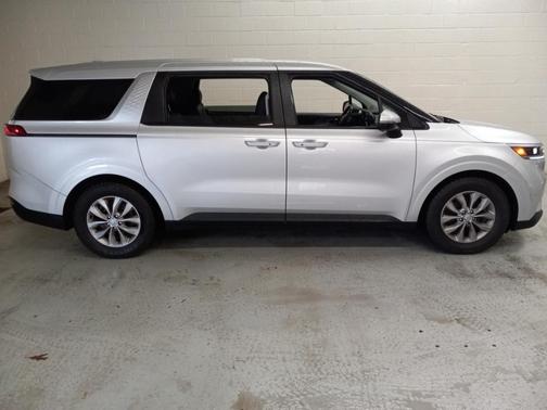 2023 Kia Carnival LX