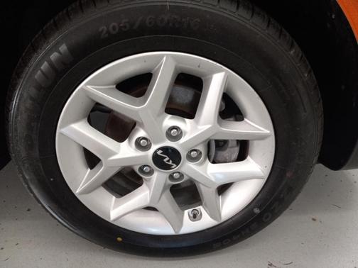 Gravity Gray 2025 Kia Soul LX