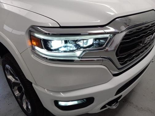 Bright White Clearcoat 2020 RAM 1500 Limited