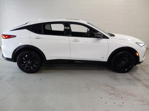 Summit White 2025 Buick Envista Sport Touring