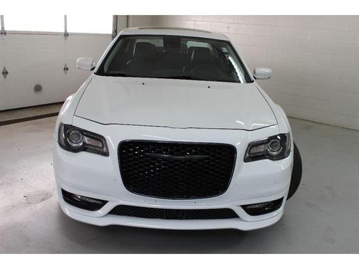 2022 Chrysler 300 Touring L