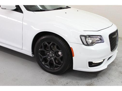 2022 Chrysler 300 Touring L