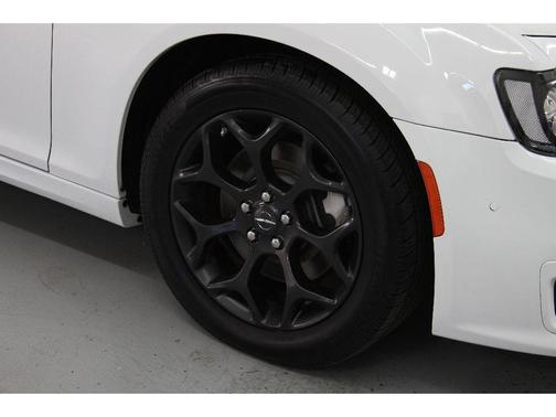 2022 Chrysler 300 Touring L