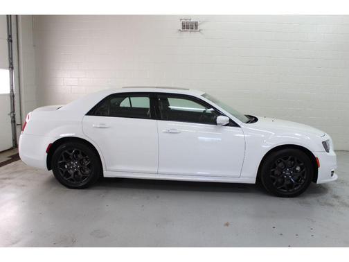 2022 Chrysler 300 Touring L