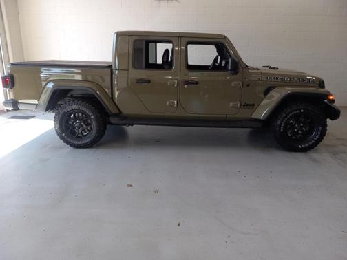 Tide 2025 Jeep Gladiator Sport