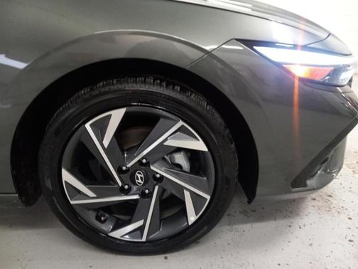 2025 Hyundai ELANTRA HEV Limited