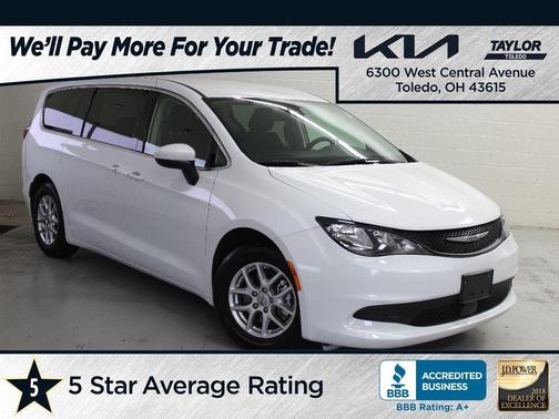 2023 Chrysler Voyager LX