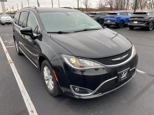 2019 Chrysler Pacifica Touring-L