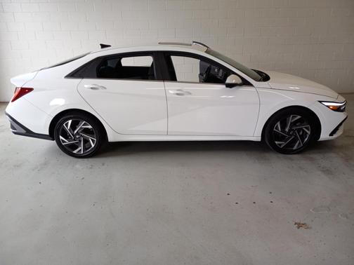 White 2024 Hyundai ELANTRA Limited