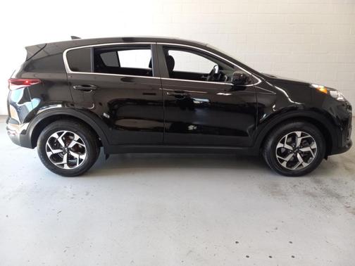 Black Cherry 2022 Kia Sportage LX