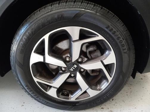 Black Cherry 2022 Kia Sportage LX