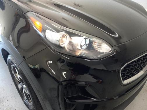 Black Cherry 2022 Kia Sportage LX