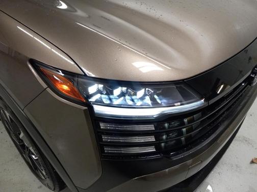 Canyon Bronze M 2025 Nissan Kicks SV