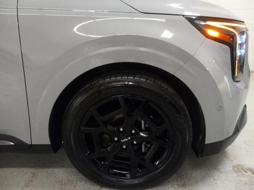 2025 Kia Carnival SX