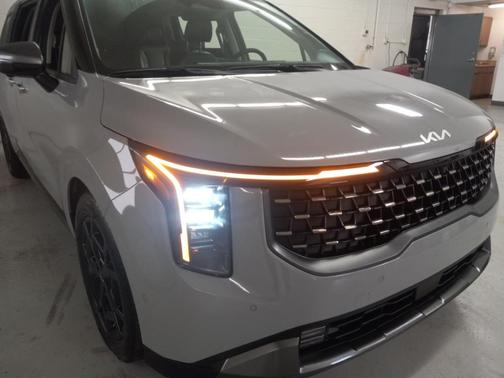 2025 Kia Carnival SX