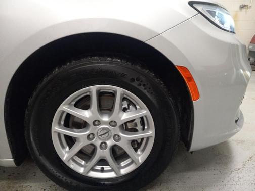 2023 Chrysler Pacifica Touring-L