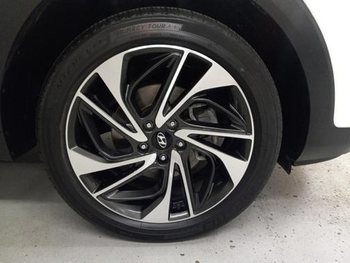 2021 Hyundai TUCSON Sport