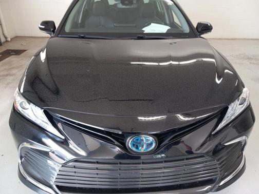 2022 Toyota Camry Hybrid XLE