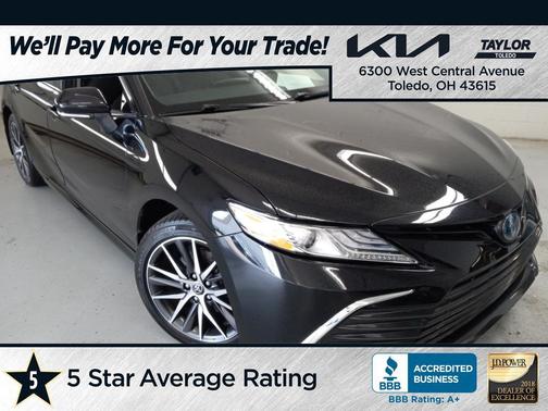 2022 Toyota Camry Hybrid XLE