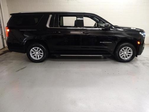 2024 Chevrolet Suburban LT