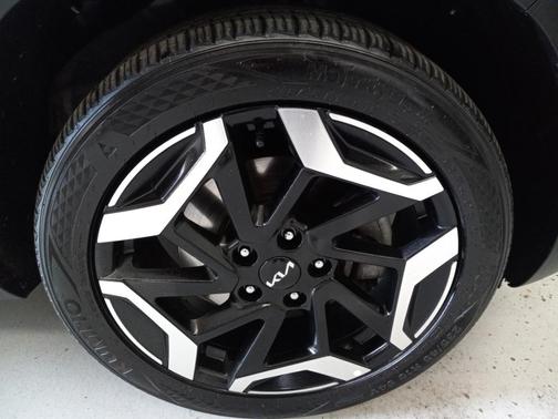 Snow White Pearl 2024 Kia Seltos SX