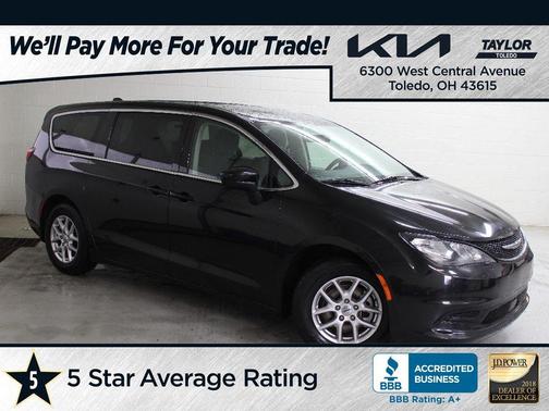 2022 Chrysler Voyager LX