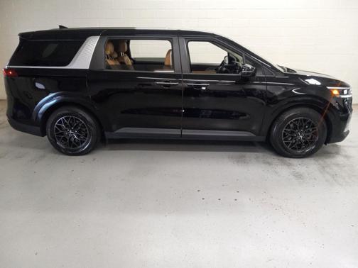 2022 Kia Carnival LXS