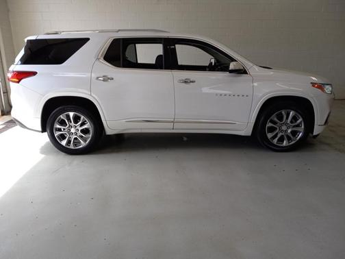 Iridescent Pearl Tricoat 2019 Chevrolet Traverse Premier