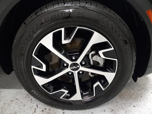 Ebony Black 2024 Kia Sportage EX