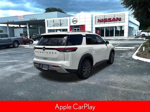 2024 Nissan Pathfinder SL