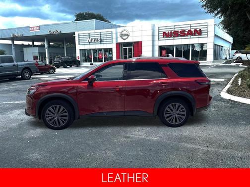 2022 Nissan Pathfinder SL