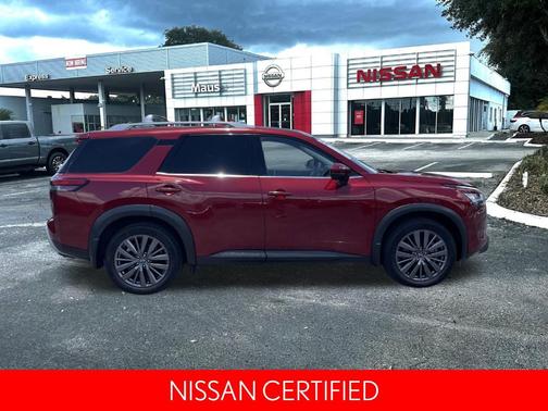 2022 Nissan Pathfinder SL
