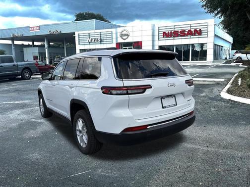 2023 Jeep Grand Cherokee L Laredo
