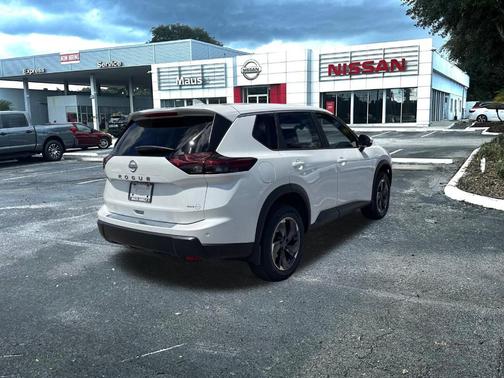 2026 Nissan Rogue SV