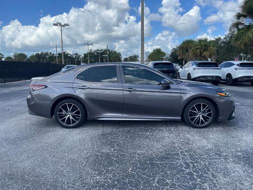 2022 Toyota Camry SE