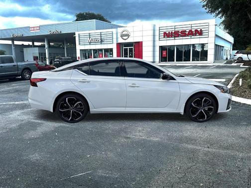 2025 Nissan Altima SR