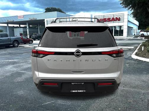 2025 Nissan Pathfinder SV