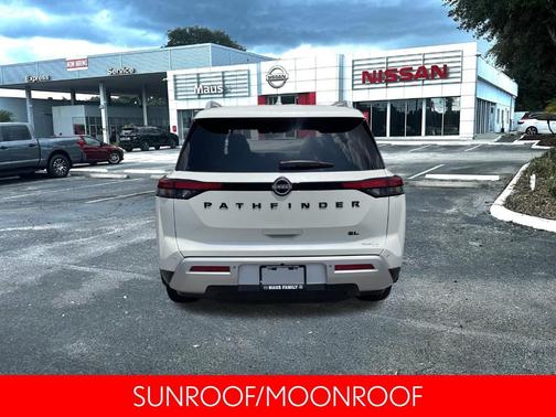 2024 Nissan Pathfinder SL