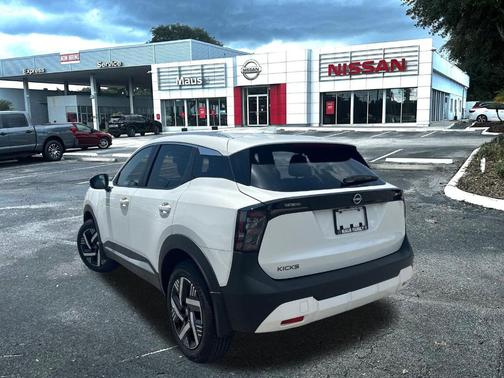 2025 Nissan Kicks SV