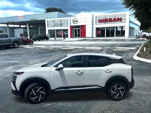 2025 Nissan Kicks SV