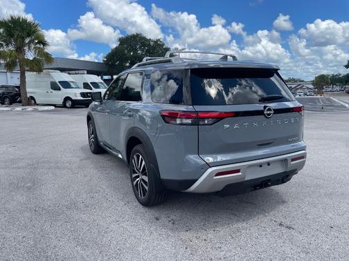 2025 Nissan Pathfinder Platinum