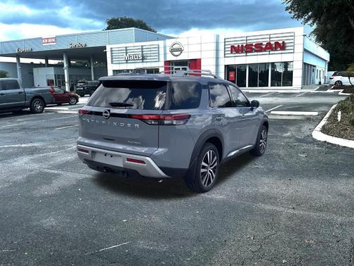2025 Nissan Pathfinder Platinum
