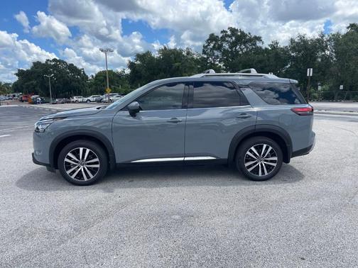 2025 Nissan Pathfinder Platinum