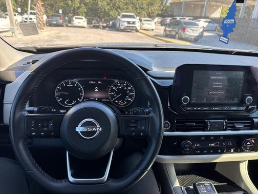 2022 Nissan Pathfinder SV